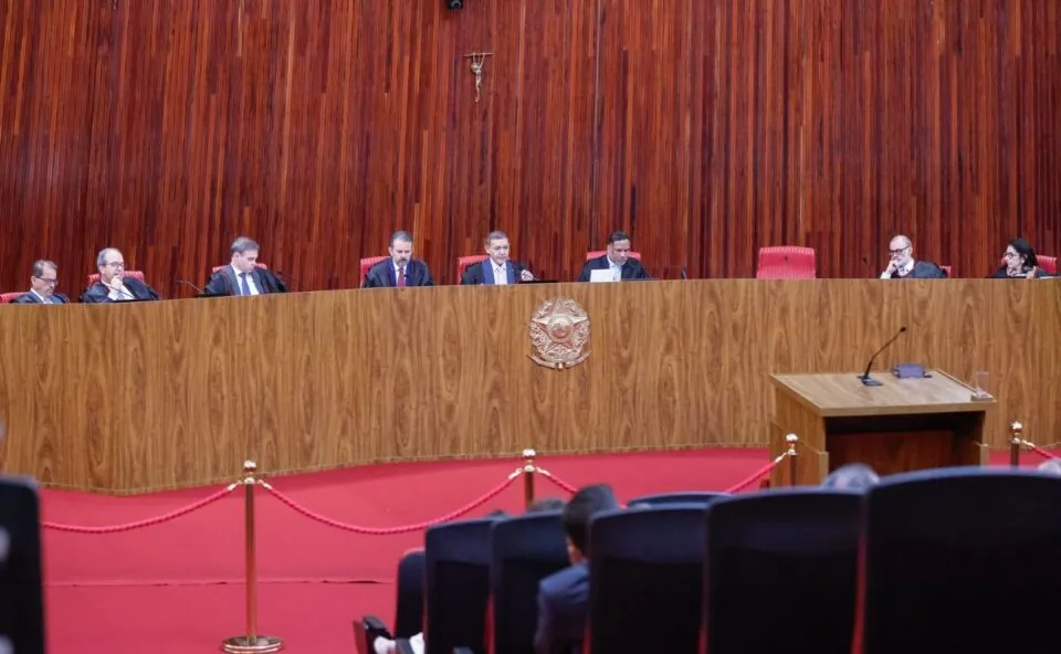 TSE define regras para canais de WhatsApp e exige registro dos ligados a candidatos