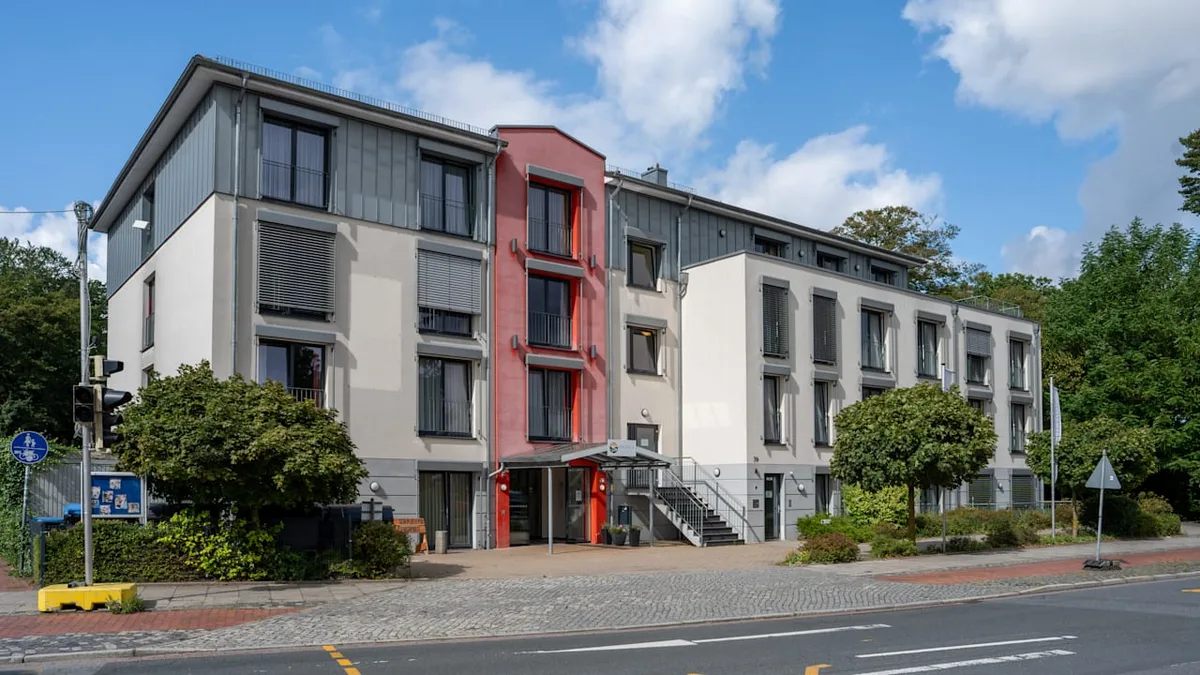 Horror-Zustände im Seniorenheim - Pflegerin ruft Polizei!