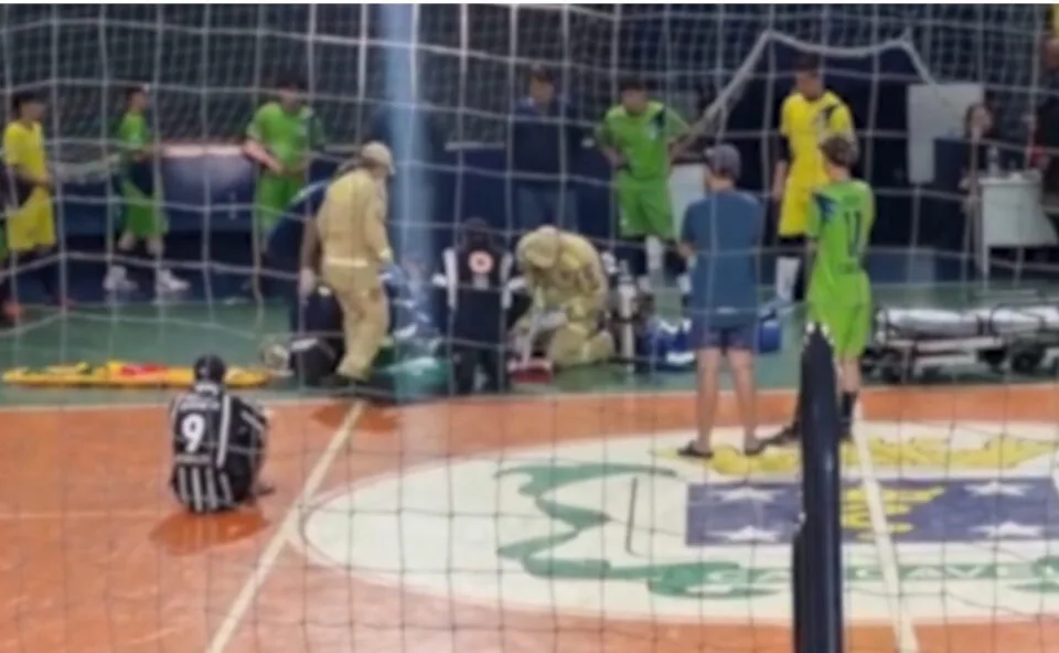 Susto! Adolescente de 17 anos sofre parada cardíaca em partida de futsal e é levado ao hospital em estado grave