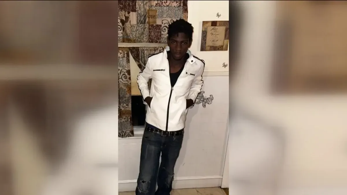 A 19-year-old's girlfriend fell onto train tracks; he jumped down to save her and died after...