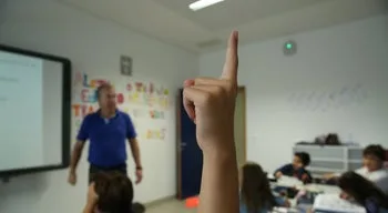 Há alunos com necessidades específicas que continuam sem escola atribuída, denuncia a CONFAP