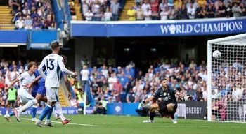 Chelsea vence Brighton por 4-3 com golo de Pedro Neto