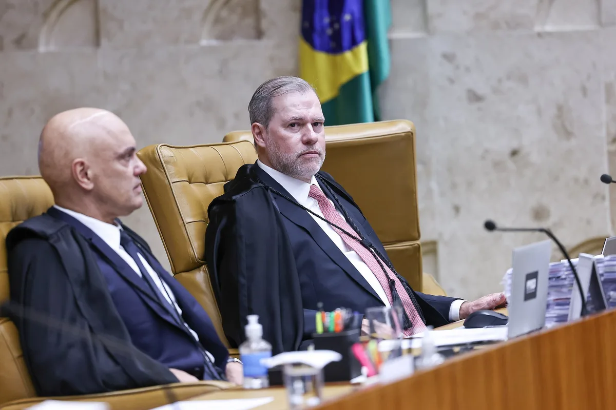 Toffoli se declara impedido de julgar caso que envolve Moraes no STF