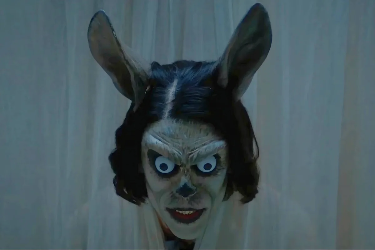 Terror 'Hokum' e tributo a Lenine: o que ver na TV e no streaming nesta segunda
