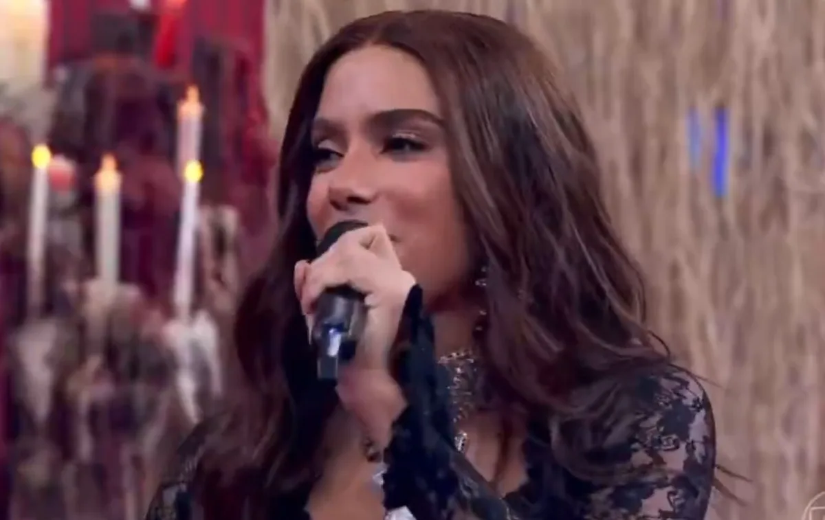 Anitta expõe detalhe dos bastidores do ‘Domingão’ e provoca Luciano Huck