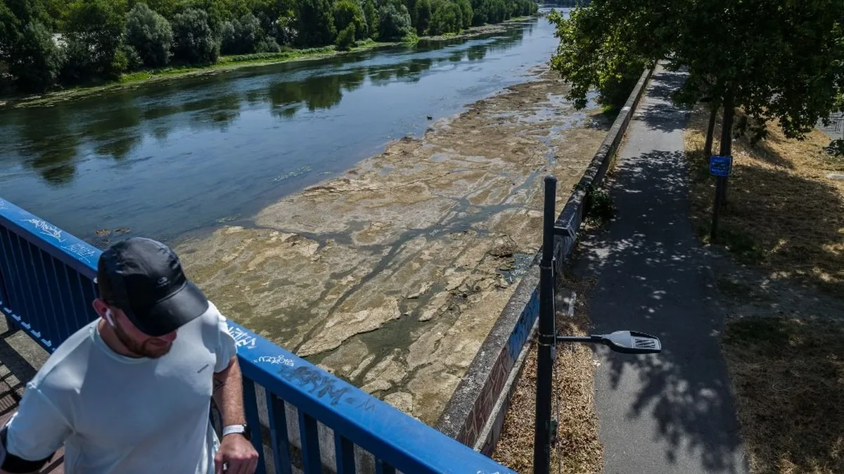 La vigilance orange "canicule" maintenue dans 75 départements samedi, annonce Météo-France