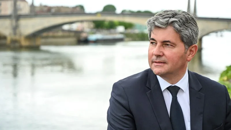 Présidentielle 2027: le maire divers droite de Chalon-sur-Saône Gilles Platret annonce sa candidature