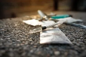 Resquícios de drogas não sustentam condenação por tráfico, diz STJ
