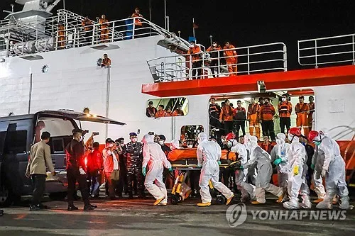 인니 침몰 여객선 사망자 20명으로 늘어…115명 여전히 실종