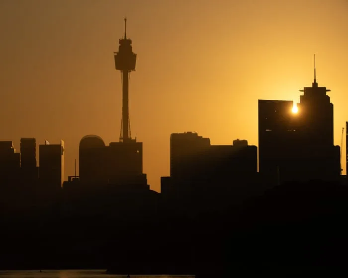 Total fire ban for Sydney, with 37C temperatures and risk of bushfires from ‘dry lightning’