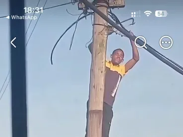 WATCH: 'Help yourself' cable thieves caught on camera in Bonteheuwel