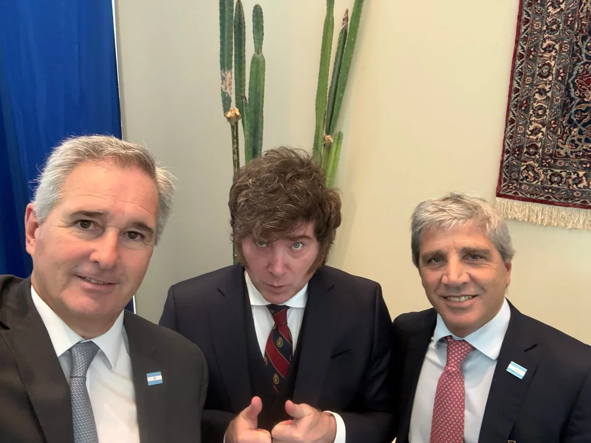 Que significa la corbata que usó Milei en la ONU: un guiño a la historia de la economía liberal y al presente de la IA