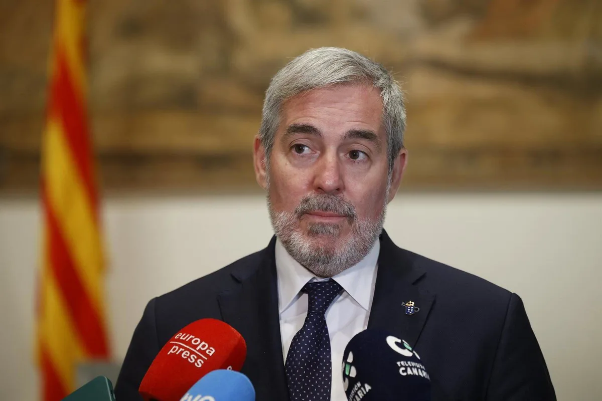 Clavijo dice que las altas temperaturas deja estos días algunos golpes de calor y lipotimias en colegios canarios