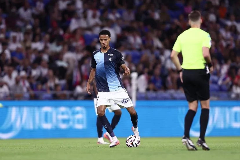 Amir Richardson aurait dû être averti pour son intervention sur Tiago Santos lors de Lille-Le Havre selon la Direction de l'arbitrage
