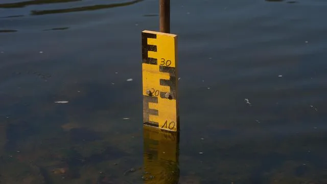 Niedrigwasser: Niedrigwasser im Rhein sorgt weiter für Probleme in der Schifffahrt