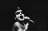 Ney Matogrosso anuncia turnê “85 anos de Ousadia” com show no Maracanã