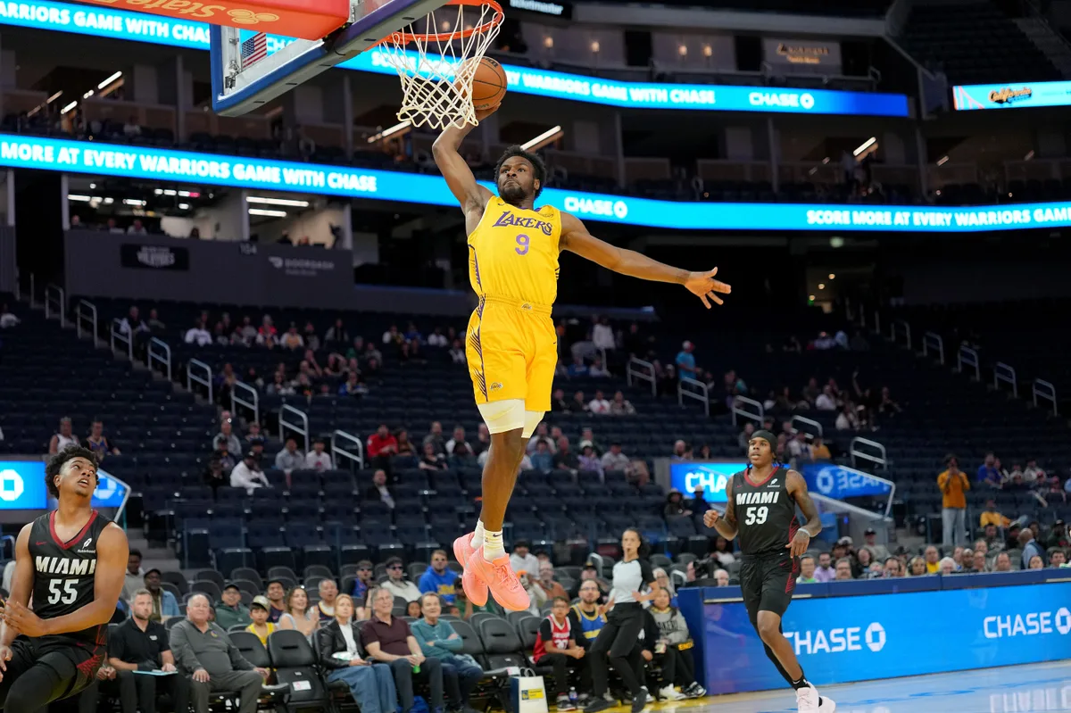 Técnico dos Lakers avalia pré-temporada do filho de LeBron James: “Não jogou bem”