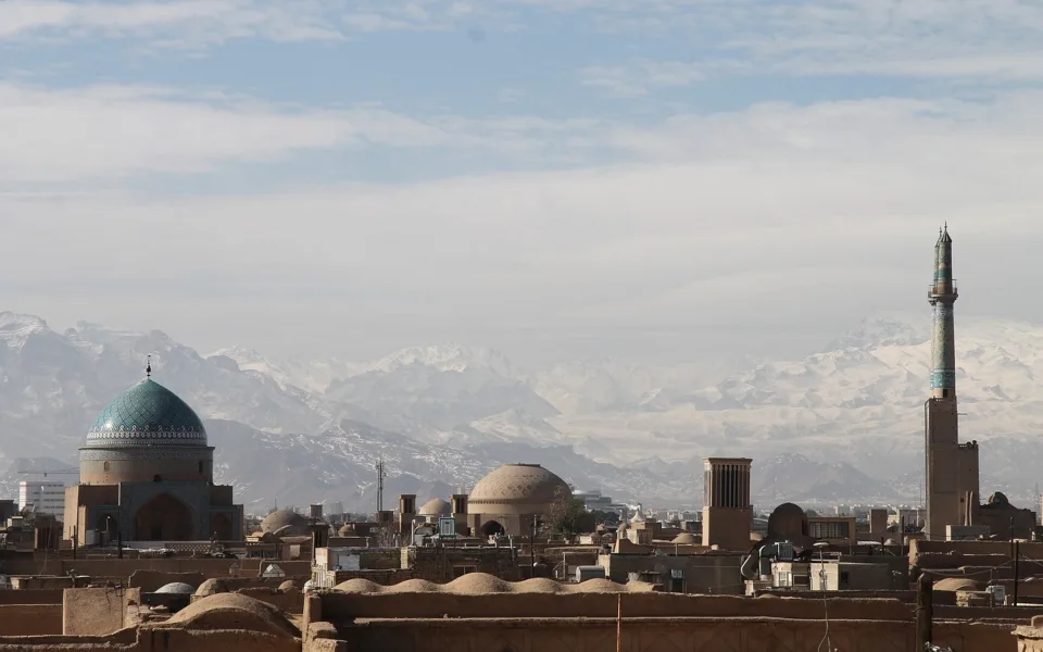 Irão: Teerão inicia retaliação a ataques dos Estados Unidos, diz agência iraniana