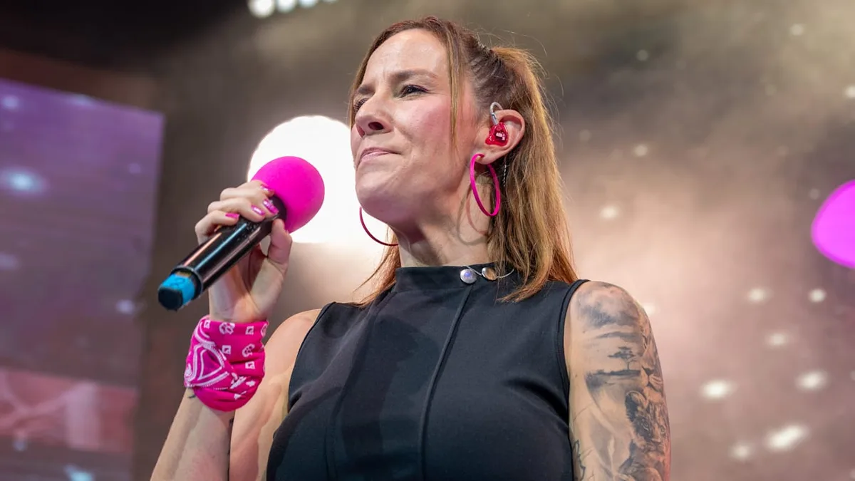 Milla Pink tapfer auf Mallorca - „Megapark“-Star hat ersten Auftritt nach Unfall