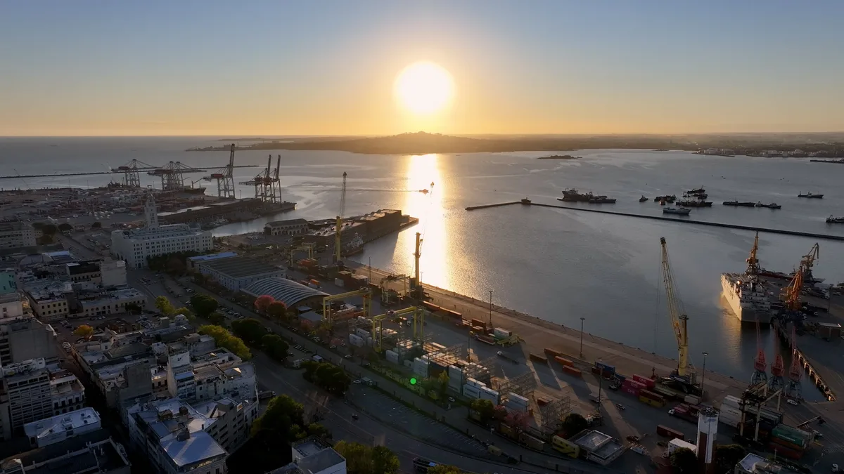 Puerto de Montevideo: se firmó el convenio colectivo a cinco años en la terminal de contenedores