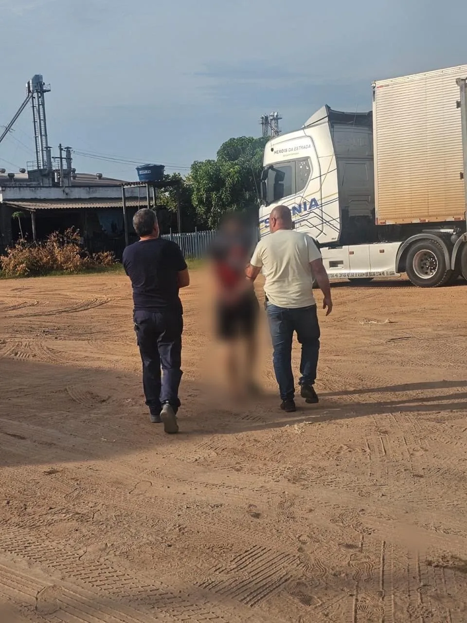 Caminhoneiro é preso com cerca de 6 kg de drogas escondidos em cabine de caminhão em Boa Vista