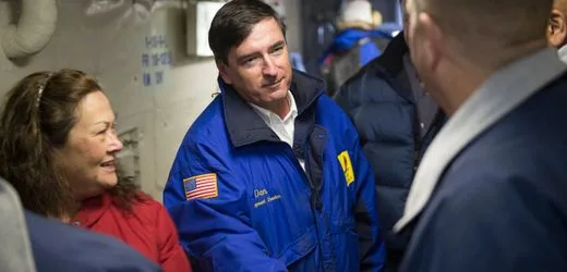 Bizarrer Wahlkampf in Alaska: Dan Sullivan unterstützt Dan Sullivan – aber NICHT Dan Sullivan