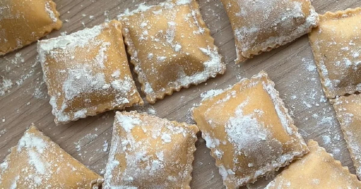 Ravioles caseros: una receta rendidora que se acompaña con la salsa que quieras
