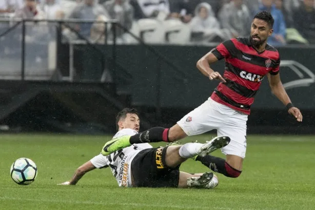 Vitória quebrou invencibilidade histórica do Corinthians; relembre