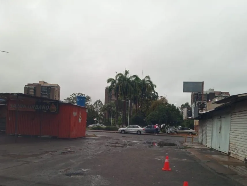 Huecos dificultan paso vehicular en la calle Aro de Alta Vista