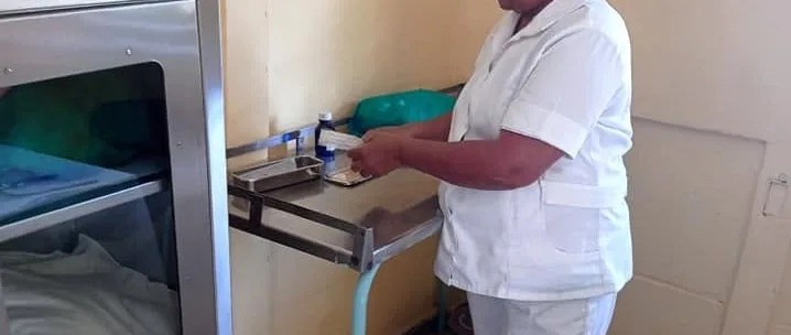 Hospitales en Cuba trabajan con 70% de desabastecimiento: Una madre denuncia que un policlínico de Baracoa no atendió a su hija por falta de algodón
