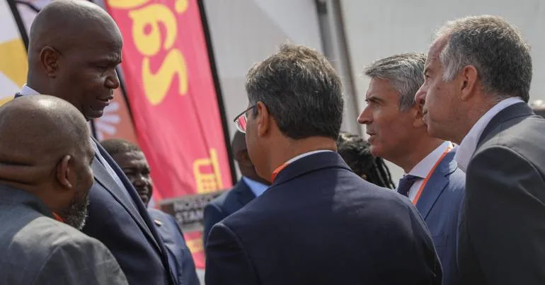 PS promete defender moçambicanos em Portugal