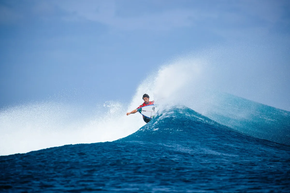 WSL: Yago Dora bate Kanoa Igarashi e vai às quartas de final em Fiji