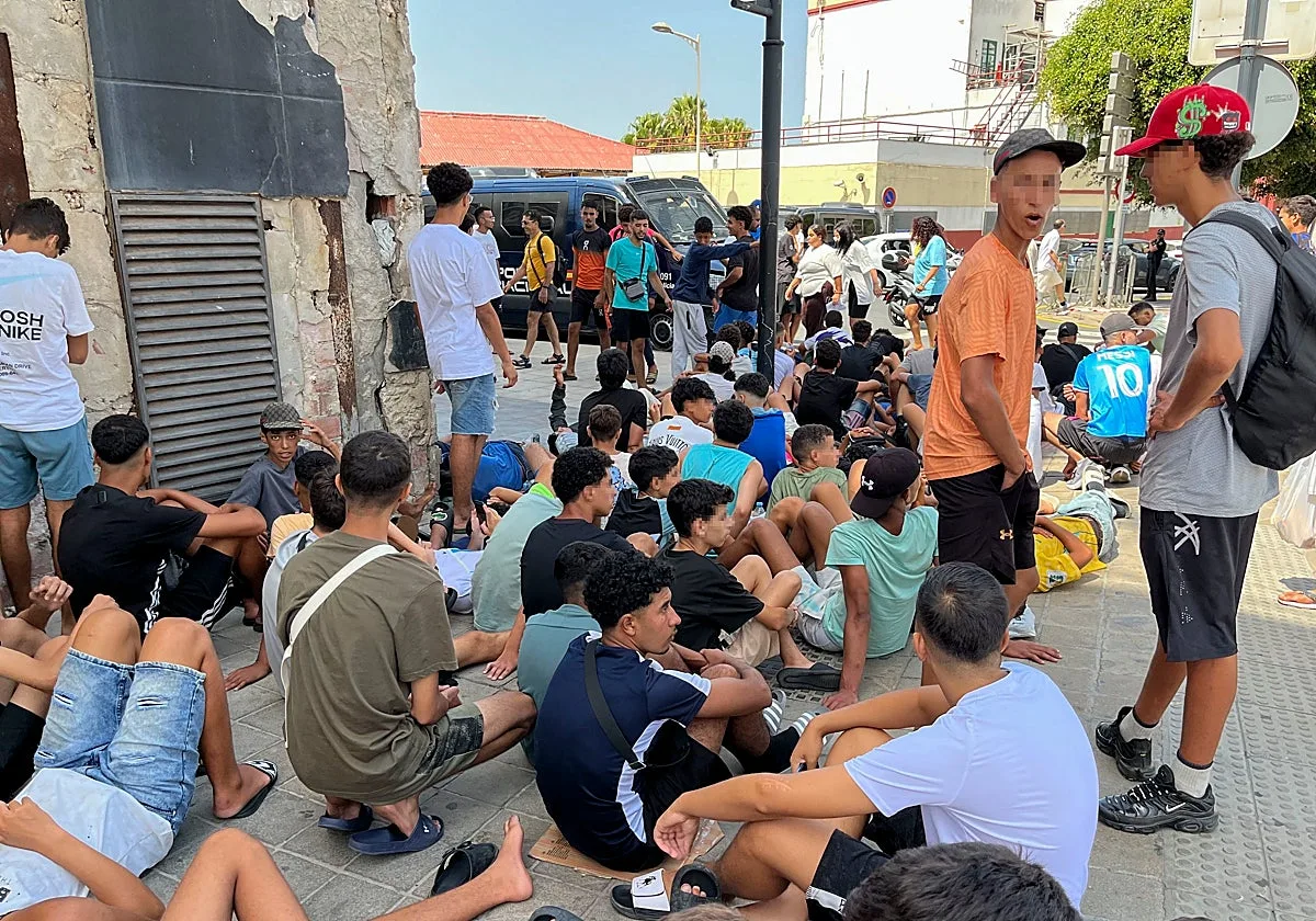 El Gobierno incumple su propia ley y no sacarán a los primeros menores de Ceuta hasta dentro de dos meses