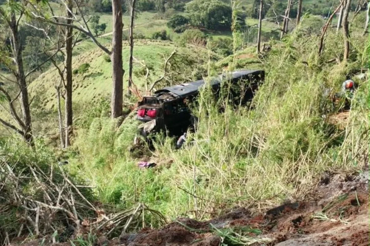 Ônibus que caiu em ribanceira realizava viagem clandestina, diz ANTT
