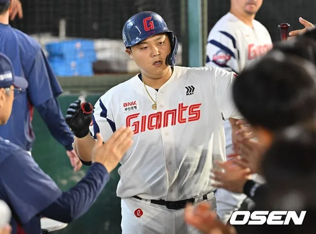 '4G 3홈런 미쳤다' 한동희, 제대로 물 오른 타격감…류현진 상대로 시즌 22호포 '쾅' [오!쎈 대전]