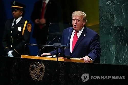 'AI'→'SI' 용어 바꾸자는 트럼프 제안…전문가들은 부정적