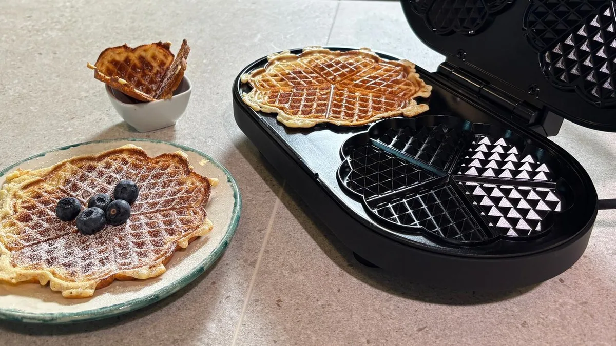 Backen mit Herz: Kross & fluffig: Sechs Waffeleisen für Leckermäuler im Test