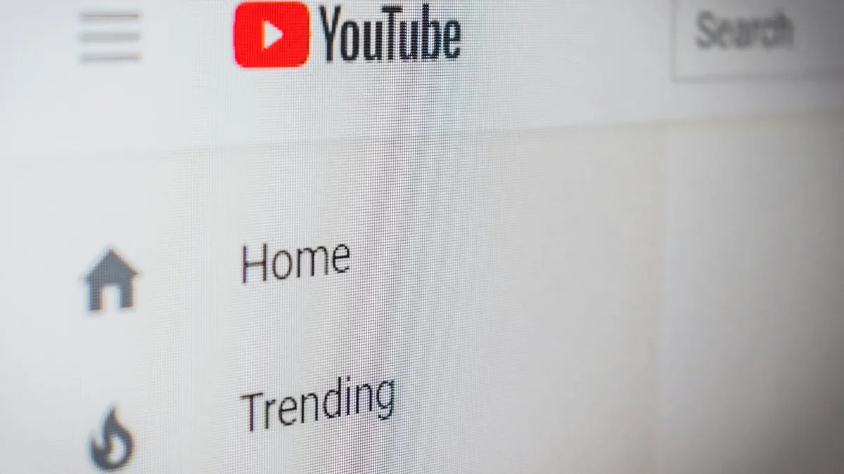 Au moins 8.000 heures de visionnage en un an ou 10 millions de vues sur les Shorts en 90 jours: Youtube va durcir ses règles de monétisation en relevant les critères d'accès