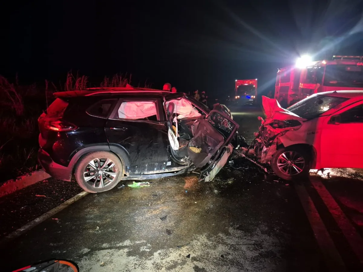 VÍDEO: Colisão entre carros deixa criança de 6 anos ferida em estrada no Acre
