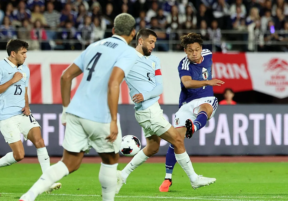 Minutos para Facundo Bernal en el debut de Forlán como técnico de Uruguay