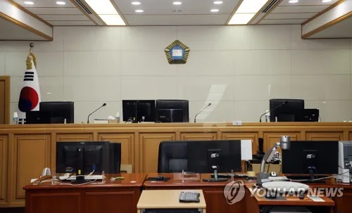 그네 밀어주며 아동 추행한 60대 아동안전지킴이 집유