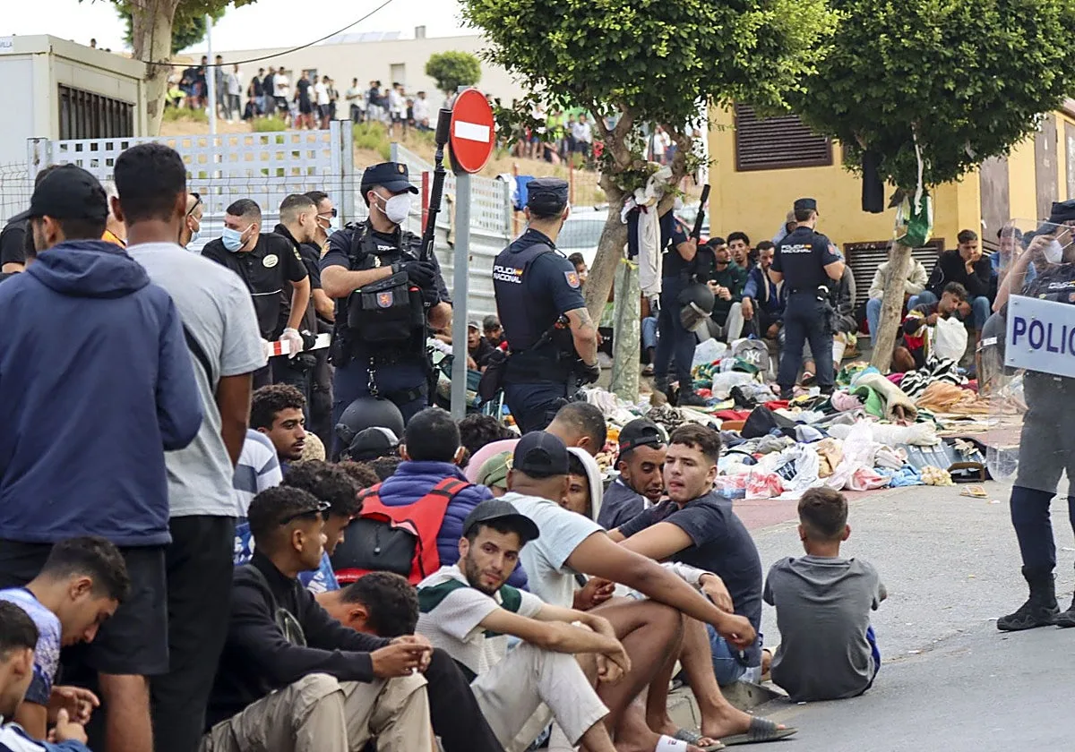 Más de un centenar de inmigrantes renuncian a su petición de asilo en Ceuta
