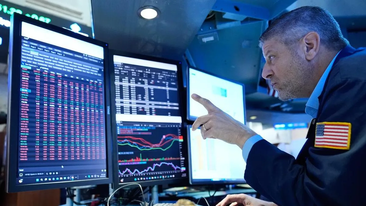 Wall St dips as Middle East uncertainty lifts oil price