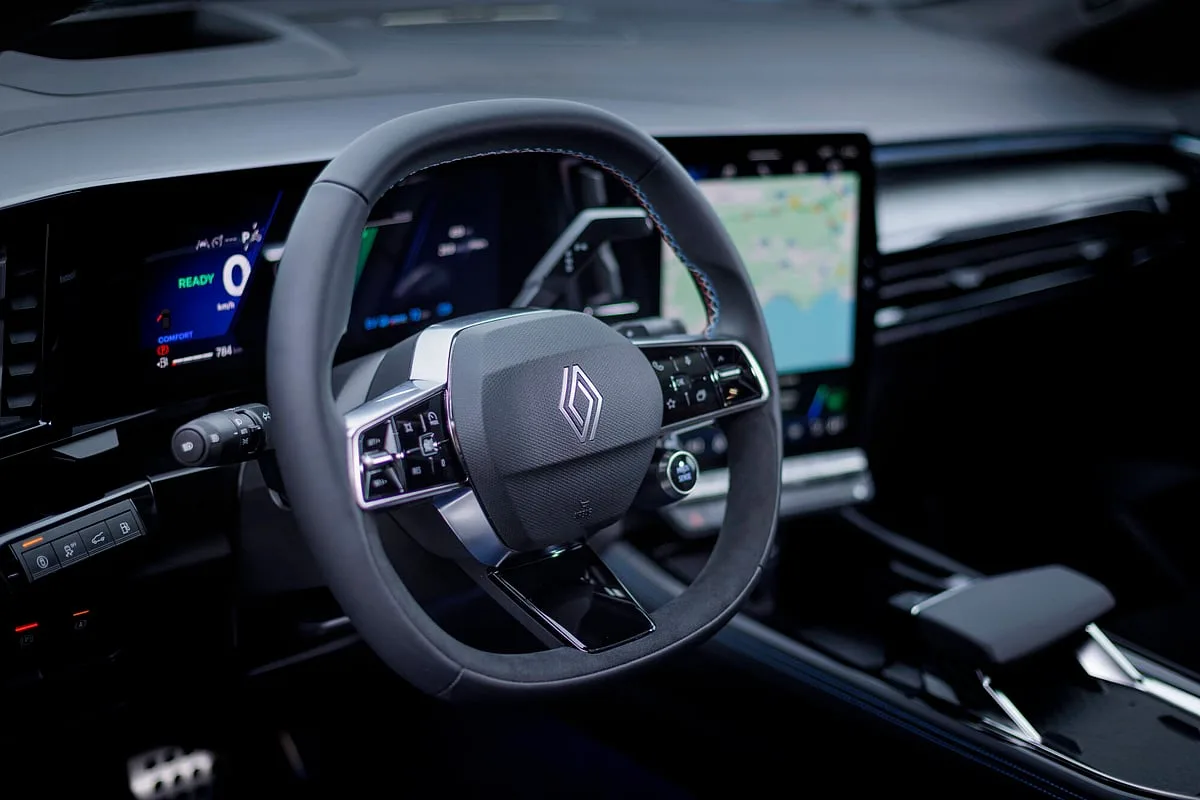 Renault admite cortar produção europeia em 300 mil veículos devido a metas europeias