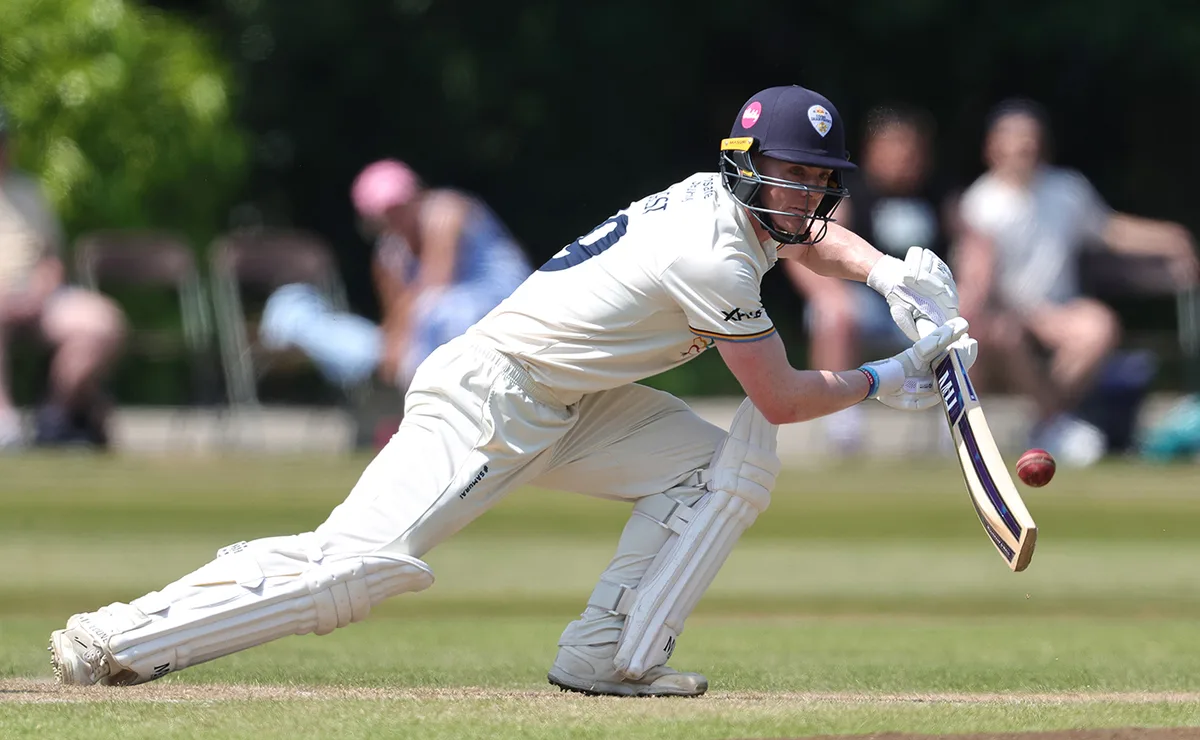 Kent up against it as Derbyshire set improbable 434-run target