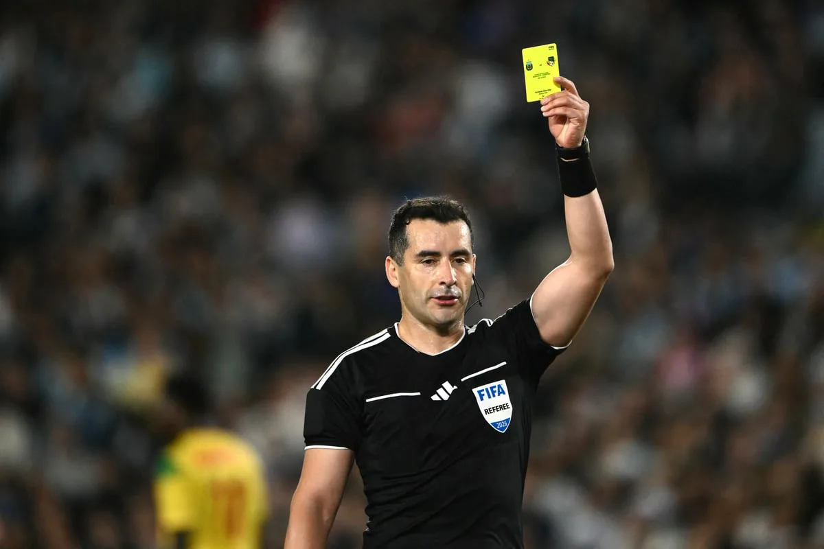 What is card betting? A guide to card betting on football