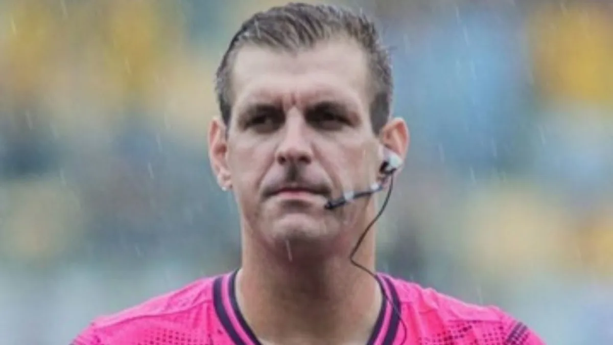Árbitro de futebol de SC morre após carro bater contra parede de terminal urbano e pegar fogo