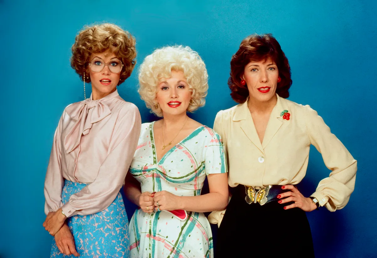 Jane Fonda & Lily Tomlin Remember ‘9 To 5’ Co-Star & “Loyal Friend” Dolly Parton: “I Never Knew Anyone Like Her”