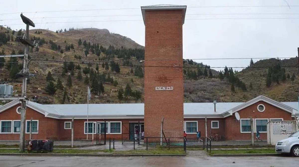 La grave amenaza que encontró una docente al entrar al baño de una escuela en Chubut: “Voy a matar a la seño”