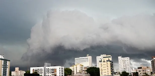 Fenômeno ?cavado? traz chuva forte para seis estados do Brasil
